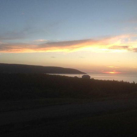 Burton'S Sunset Oasis Motel Bay Saint Lawrence Экстерьер фото