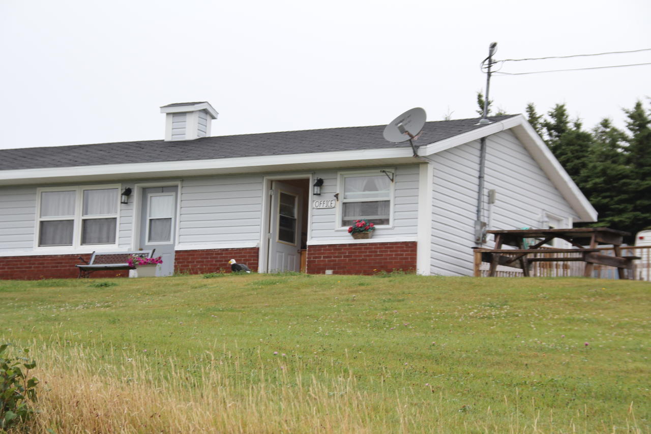 Burton'S Sunset Oasis Motel Bay Saint Lawrence Экстерьер фото