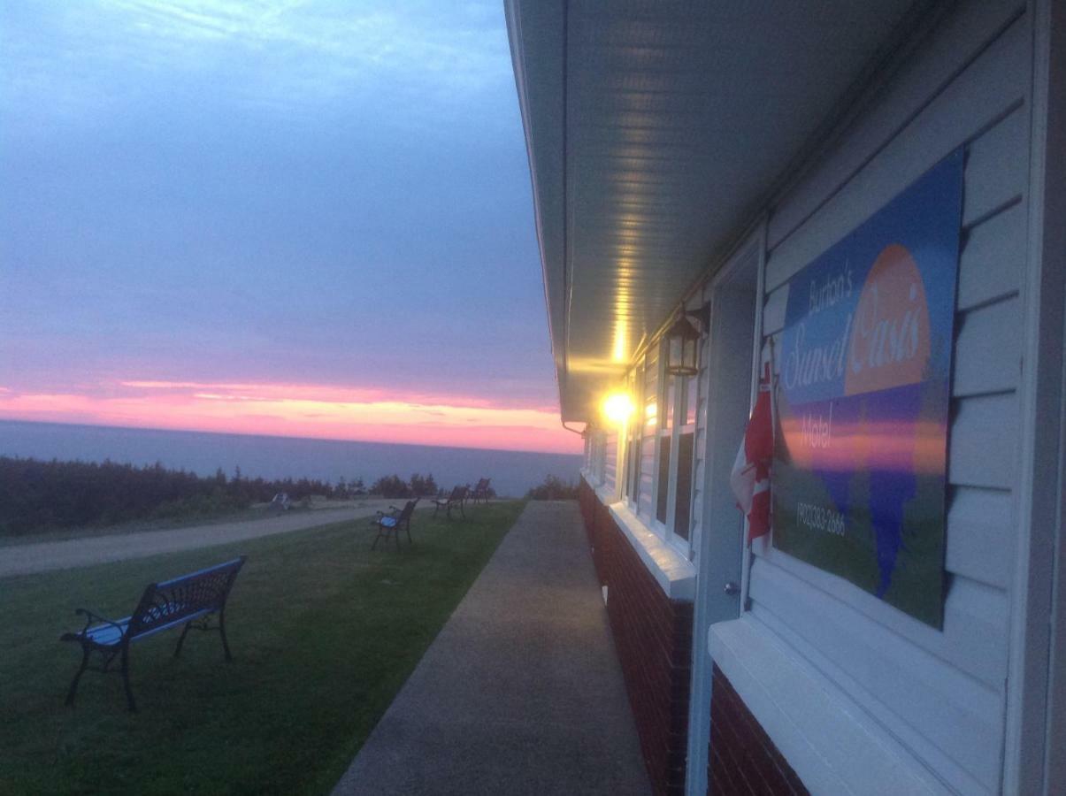 Burton'S Sunset Oasis Motel Bay Saint Lawrence Экстерьер фото